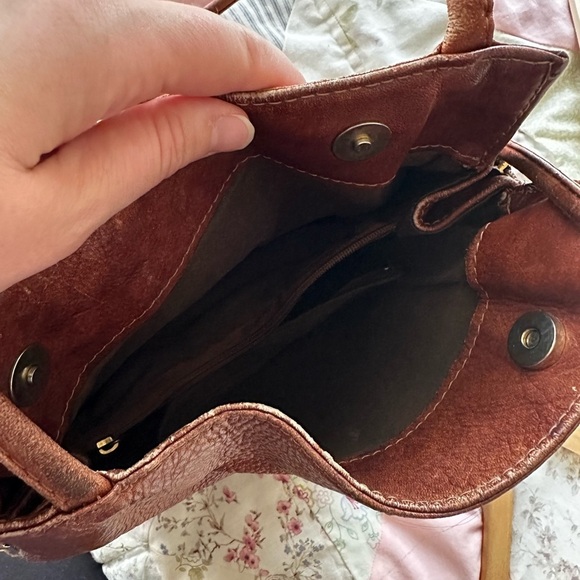 Vintage Leather Shoulder Bag - Picture 4 of 7